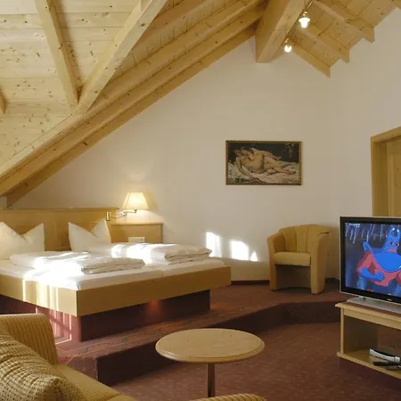 Otel Metzgerei Oberhauser - Zur Post 3*